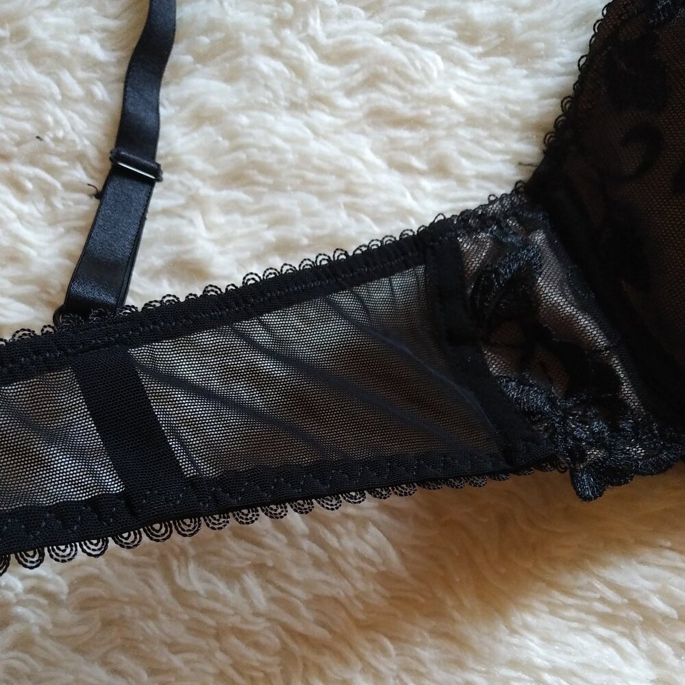 Lacy water push-up - Picture 5 of 7